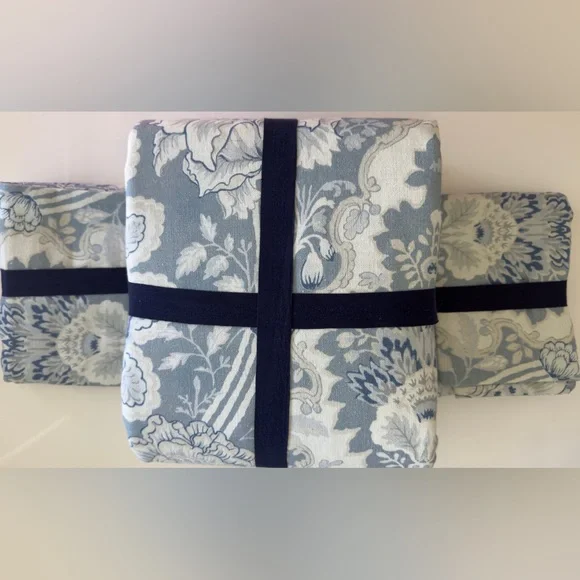 Pottery Barn Kravet Arboretum Floral Reversible Duvet Cover & Shams, Retail $449 - Picture 9 of 14